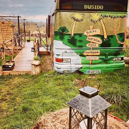 Le Busido, Ancien Bus De La D'angouleme, Amenage En D'hotes Деревянный коттедж Vouzan